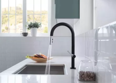 Arezzo design Yukon egykaros konyhai csaptelep, matt fekete kivitelben