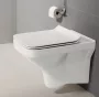 Szögletes kialakítású fali WC csésze duroplast ülőkével, beépíthető falsík alatti tartállyal és szerelőkerettel, fehér kivitelben.