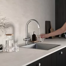 Ferro Filtrata álló konyhai csaptelep vízszűrő-csatlakozással és forgatható kifolyóval, króm kivitelben.