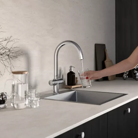 Ferro Filtrata álló konyhai csaptelep vízszűrő-csatlakozással és forgatható kifolyóval, króm kivitelben.