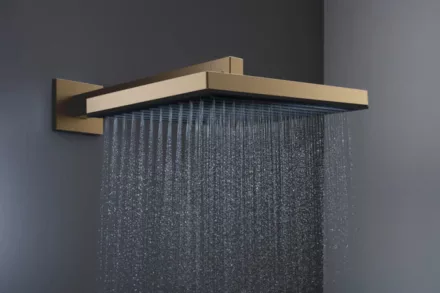 Hansgrohe Pulsify E fejzuhany 1jet 26x26 cm, szálcsiszolt bronz kivitelben.