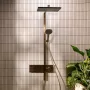 Hansgrohe Raindance Alive Q zuhanyrendszer ShowerSelect Comfort E termosztáttal, szálcsiszolt bronz 24590140