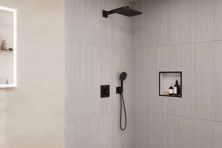 Hansgrohe Raindance Alive Q 1 funkciós zuhanyrendszer szett ShowerSelect Comfort E termosztáttal, matt fekete 24620670