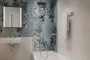 Hansgrohe Activera Q zuhanyrendszer modern króm kialakítással és kádtöltő termosztáttal.