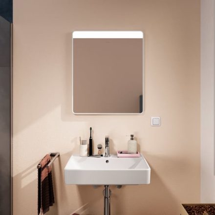Hansgrohe Xarita Lite Q Tükör vízszintes irányú LED világítással 60x70 fali kapcsolóhoz, matt fehér 54957700