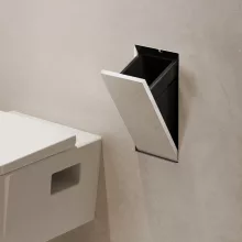   Hansgrohe XtraStoris Rock falba süllyesztett szemetes csempézhető ajtóval 24x39x14 cm, matt fehér 56063700