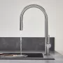 Hansgrohe Talis M54 konyhai csaptelep 210 kihúzható zuhanyfejjel, szálcsiszolt fekete/króm 72800340