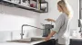 Hansgrohe Talis M54 konyhai csaptelep 210 kihúzható zuhanyfejjel, szálcsiszolt fekete/króm 72800340