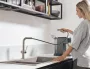 Hansgrohe Talis M54 egykaros konyhai csaptelep 270 kihúzható zuhanyfejjel, szálcsiszolt fekete/króm 72809340
