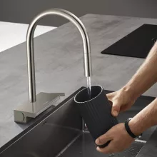   Hansgrohe Aquno Select M81 rozsdamentes acél hatású konyhai csaptelep 170,sBox-al, kihúzható kifolyóval 73831800