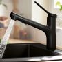 Hansgrohe Zesis M33 egykaros konyhai csaptelep kihúzható zuhanyfejjel, matt fekete 74821670