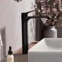 Hansgrohe Vivenis egykaros magasított mosdó csaptelep 250 CoolStart, matt fekete 75045670
