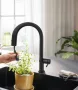 Hansgrohe Aqittura M91 Vízszűrős konyhai csaptelep 210, kihúzható zuhanyfejjel és indítókészlettel, matt fekete 76801670