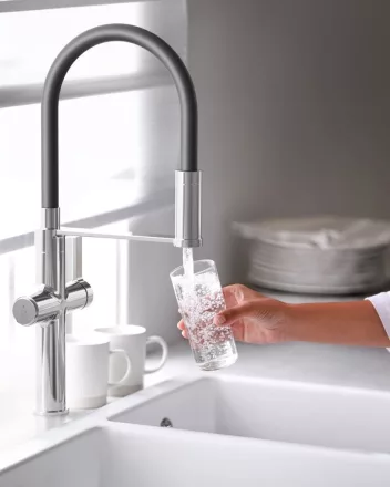 Invena Perisa egykaros álló konyhai csaptelep vízszűrővel, fekete/króm BZ-51-F08-V