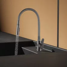 Invena Dalis konyhai csaptelep 2 funkciós zuhanyfejjel és forgatható kifolyóval, gun metal kivitelben.