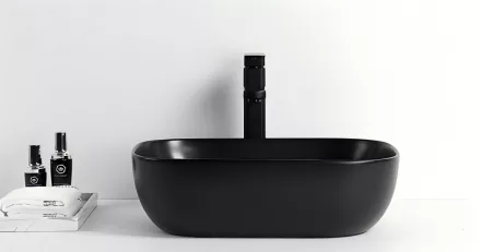Invena Vitoria pultra tehető kerámia mosdótál 45x32 cm csaplyuk és túlfolyó nélkül, matt fekete kivitelben.