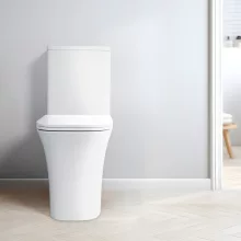 Invena Clarity kompakt csendes öblítésű monoblokk WC csésze alsó bekötésű tartállyal és duroplast Soft-Close ülőkével, fehér.