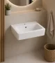 Jika Lyra Plus kompakt kialakítással modern kézi fürdőszobában.