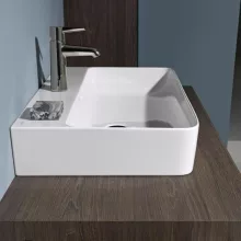   Laufen Val csiszolt aljú matt fehér mosdó 65x42 cm, 1 csaplyukkal H8162847571041