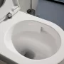 Laufen Pro X csendes öblítésű fali kerámia WC csésze LCC bevonattal és Duroplast ülőkével, fehér kivitelben.