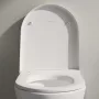 Laufen Pro X kompakt csendes öblítésű fali kerámia WC csésze lassan záródó Duroplast ülőkével, matt fekete kivitelben.