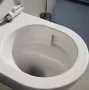 Laufen Pro X csendes öblítésű fali kerámia WC csésze LCC bevonattal és Duroplast ülőkével, fehér kivitelben.