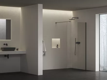 Ravak Walk-In Air Wall 90 zuhanyfal átlátszó üveggel és merevítővel, matt fekete profilszín GW9W70300Z1