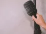 Fali kivitelű matt fekete zuhanycsaptelep komplett zuhanyszettel modern fürdőszobákhoz.
