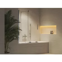 Tolóajtós kádparaván átlátszó üveggel és fényes króm profillal, elegáns megoldás fürdőkádhoz.