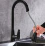 Rea Mild álló konyhai csaptelep kihúzható zuhanyfejjel, matt fekete REA-B4800