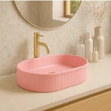 Rea Vanda 50 pultra tehető kerámia mosdó barázdált felülettel, matt bubble gum kivitelben.