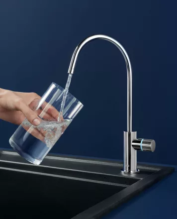 Roca Aquafy csaptelep szűrt víz funkcióval, modern konyhai használatra.