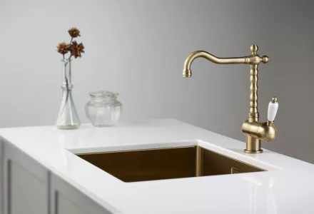 Sapho Kirké White konyhai csaptelep fehér karral, bronz KI14BB