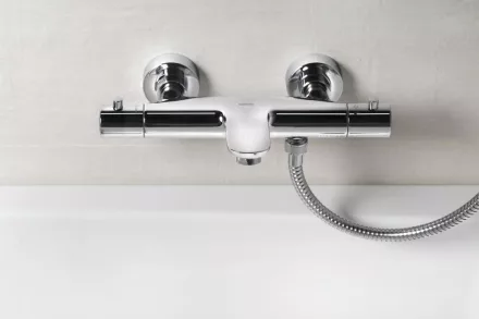 Sapho Kimura egykaros termosztátos kádcsaptelep zuhanyváltóval króm kivitelben.