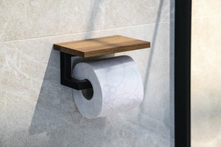 Sapho Ska WC-papír tartó tömör tölgy polccal, matt fekete SKA421
