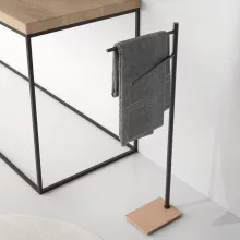 Sapho Trilly Gedy álló törölközőtartó állvány matt fekete és barna kivitelben.