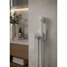 Sapho Pax falsík alatti egykaros bidé csaptelep zuhanyszettel, matt fehér kivitelben.