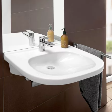 Villeroy & Boch ViCare fali kerámia mosdó 56x55 cm csaplyukkal, CeramicPlus felület, alpin fehér 411956R1
