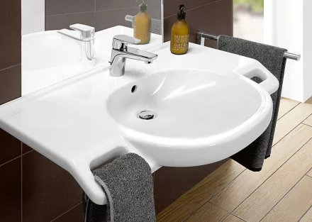 Villeroy & Boch ViCare fali kerámia mosdó 80x55 cm csaplyukkal és túlfolyóval, alpin fehér 41208001