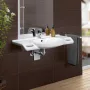 Villeroy & Boch ViCare fali kerámia mosdó 80x55 cm csaplyukkal és túlfolyóval, alpin fehér 41208001